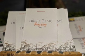 Tập thơ “Dòng sữa mẹ thiêng liêng” của tác giả Hoài Nguyên Thủy (đạo hiệu Hòa thượng Thích Châu Quang)