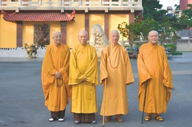 Từ phái sang: Trưởng lão Hòa thượng Thích Nhật Quang - Ủy viên Thường trực Hội đồng Chứng minh, Đức Pháp chủ - Đại lão Hòa thượng Thích Trí Quảng, Trưởng lão Hòa thượng Thích Giác Quang - Phó Pháp chủ, Trưởng lão Hòa thượng Thích Minh Thông - Phó Thư ký Ban Thường trực Hội đồng Chứng minh GHPGVN - Ảnh: Quảng Đạo/BGN 