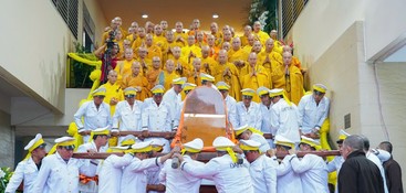 [Video] Giáo hội tổ chức Lễ truy niệm, thỉnh kim quan Hòa thượng Thích Từ Thông về chùa Thanh Sơn nhập tháp