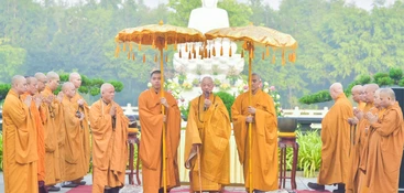 [Video] Lễ kỷ niệm Đức Thích Ca thành đạo, công bố ngày truyền thống Đạo tràng Pháp Hoa