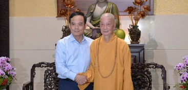 [Video] Bí thư Thành ủy TP.HCM Trần Lưu Quang chúc Tết Đại lão Hòa thượng Thích Trí Quảng