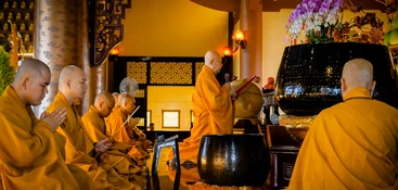 [Video] Đạo tràng Pháp Hoa khánh tuế Đức Pháp chủ và khai đàn Pháp hội Dược Sư đầu năm tại chùa Huê Nghiêm