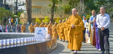 [Video] Xúc động Lễ tưởng niệm đồng bào tử vong vì Covid-19 tại Công viên số 1 Lý Thái Tổ đầu năm Bính Ngọ