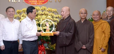 [Video] Bí thư Thành ủy TP.HCM Trần Lưu Quang thăm, chúc mừng nhân Đại lễ Phật đản đến Ban Trị sự TP.HCM