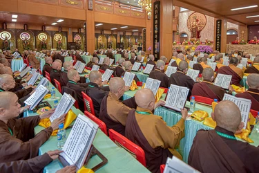 Khóa lễ cầu nguyện hòa bình thế giới do Hội Phật giáo Hoa Tăng thế giới cùng Ban Đại diện Phật giáo người Hoa TP.HCM tổ chức tại chùa Thảo Đường - Ảnh: Quảng Đạo/BGN