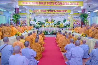 Chư Ni hệ phái Khất sĩ tưởng niệm Ni trưởng Huỳnh Liên tại tịnh xá Ngọc Phương vào sáng 5-5 - Ảnh: Quảng Đạo/BGN