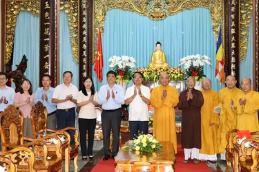 Đoàn lãnh đạo Tỉnh ủy tỉnh Lâm Đồng thăm, chúc mừng Đại lễ Phật đản Ban Trị sự GHPGVN tỉnh tại chùa Phật Ân