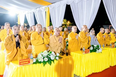 Chư tôn đức lãnh đạo Ban Trị sự GHPGVN tham dự lễ tưởng niệm các anh hùng liệt sĩ tại Nghĩa trang Liệt sĩ Hàm Rồng