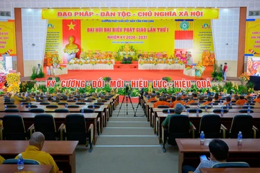 Lễ kỷ niệm 45 năm ngày thành lập GHPGVN (1981-2026) trong khuôn khổ Đại hội đại biểu Phật giáo tỉnh Vĩnh Long lần thứ I, nhiệm kỳ 2026-2031 - Ảnh: Tâm Quý/BGN