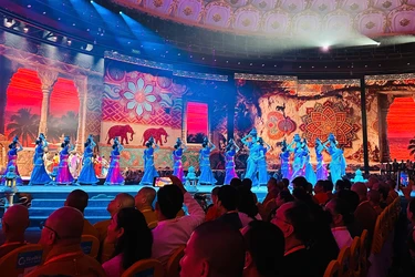 Biểu diễn nghệ thuật chào mừng