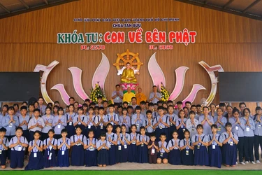 Các em đoàn sinh Gia đình Phật tử tham dự Khóa tu "Con về bên Phật"