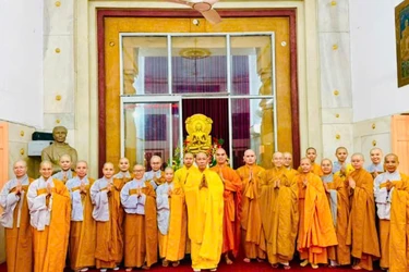 Chư Tăng Ni đang làm việc, du học tại Delhi 