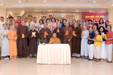 Niềm hoan hỷ của cán bộ, nhân viên và cộng tác viên Báo Giác Ngộ trong ngày gặp mặt đầu năm mới - Ảnh: Bảo Toàn/BGN