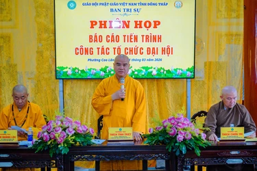 Thượng tọa Thích Tĩnh Triệt, Ủy viên Hội đồng Trị sự, Trưởng ban Trị sự GHPGVN tỉnh Đồng Tháp phát biểu chỉ đạo tại buổi họp 