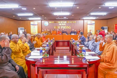 Chư tôn đức Ban Thường trực Ban Trị sự GHPGVN tỉnh An Giang biểu quyết thống nhất nhiều nội dung quan trọng tại phiên họp