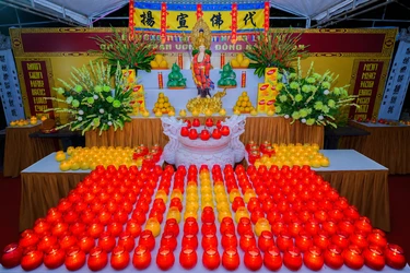 Lễ tưởng niệm, cầu siêu các anh hùng liệt sĩ tại Bát hương Nhà mồ thuộc Khu di tích trại giam Phú Quốc - Ảnh: Tâm Quý