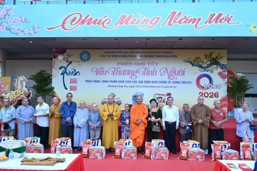 Ban Tổ chức trao quà đến bà con khó khăn trên địa bàn P.Vũng Tàu