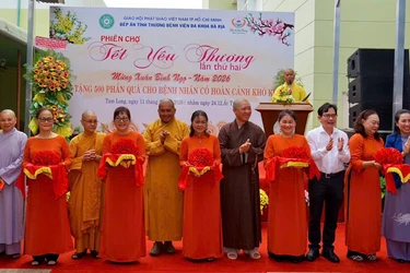 Cắt băng khai mạc "Phiên chợ Tết yêu thương” lần 2 tại Bệnh viện Đa khoa Bà Rịa