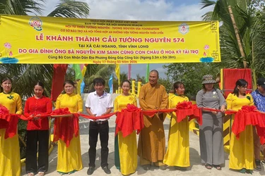 Cắt băng khánh thành cầu bê-tông Tường Nguyên 574