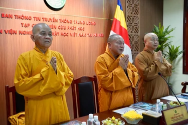 Chư tôn đức chủ tọa buổi họp