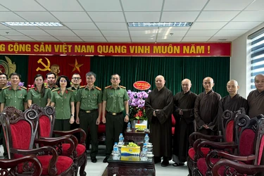 Phái đoàn Ban Trị sự TP.HCM chúc mừng lãnh đạo Cục An ninh nội địa nhân Ngày truyền thống của ngành