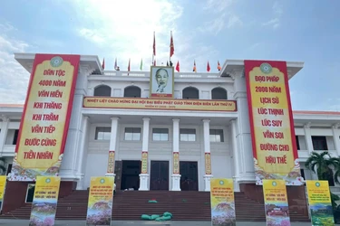 Hội trường Trung tâm Hội nghị tỉnh Điện Biên, nơi diễn ra hai ngày Đại hội đại biểu Phật giáo tỉnh