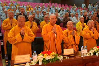 Chư tôn đức tham dự khai mạc Lễ hội Phật đản