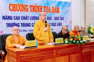 Thượng tọa Thích Giác Nghi phát biểu tại tọa đàm