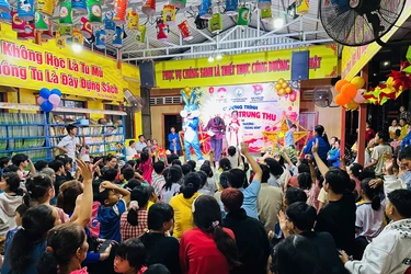 Đoàn tổ chức Tết Trung thu cho trẻ em