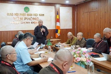Thượng tọa Thích Phước Nguyên chủ trì buổi họp
