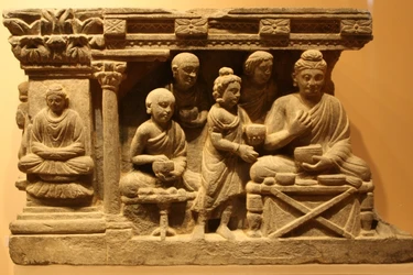 Đức Phật thọ nhận cúng dường, nghệ thuật Gandhara