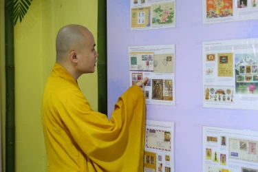 Chư Tăng thưởng lãm