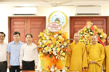 Lãnh đạo tỉnh Phú Thọ thăm chúc mừng Phật đản Phật lịch 2570