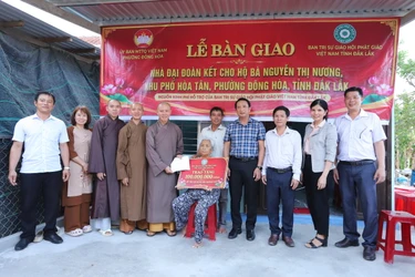 Ban Trị sự GHPGVN tỉnh Đắk Lắk trao tặng nhà Đại đoàn kết 
