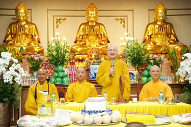 Hòa thượng Thích Quảng Tùng phát biểu tại buổi thăm trường hạ
