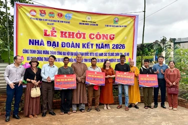 Chùa Hoa Nghiêm, Sắc tứ Khải Đoan phối hợp tặng nhà Đại đoàn kết đến người dân khó khăn 