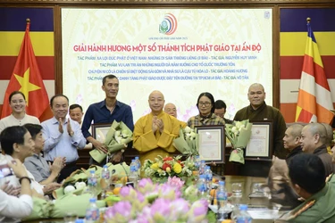 Đại đức Thích Nguyên Tài (Báo Giác Ngộ) và các tác giả có tác phẩm dự thi ấn tượng nhận giải hành hương một số Thánh tích Phật giáo tại Ấn Độ 