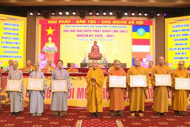 Trung ương GHPGVN tặng Bằng tuyên dương công đức đến tập thể, cá nhân Ban Trị sự GHPGVN tỉnh Tuyên Quang
