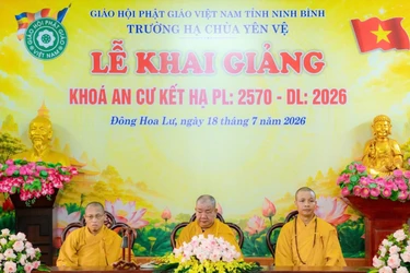 Chư tôn đức chứng minh buổi lễ khai giảng khóa An cư kết hạ Phật lịch 2570 tại trường hạ chùa Yên Vệ