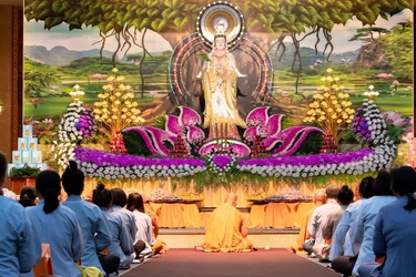 Trang nghiêm lễ vía Bồ-tát Quán Thế Âm tại pháp viện Minh Đăng Quang (P.Bình Trưng, TP.HCM)