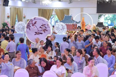 Đông đảo Phật tử tham dự chương trình