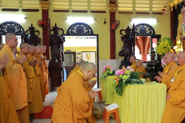 Chư Tăng tác pháp Tự tứ sau ba tháng hạ an cư tại chùa Bửu Liên (P.Thạnh Mỹ Tây)