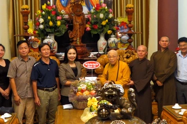 Phó Trưởng ban Tôn giáo Chính phủ Trần Thị Minh Nga thăm Hòa thượng Thích Quảng Xả và Ban Trị sự GHPGVN tỉnh Quảng Ngãi