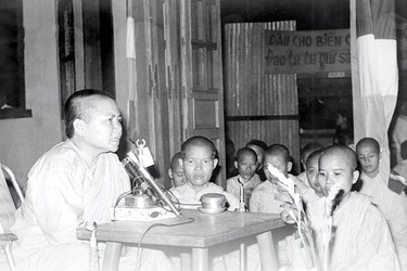 Ni trưởng Huỳnh Liên với Ni chúng hệ phái Khất sĩ - Ảnh tư liệu tịnh xá Ngọc Phương