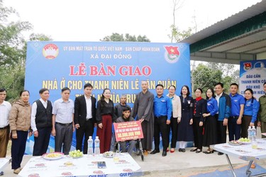 Bàn giao nhà ở đến anh Lê Văn Quân trú tại thôn Nghĩa Trung, xã Đại Đồng, Nghệ An