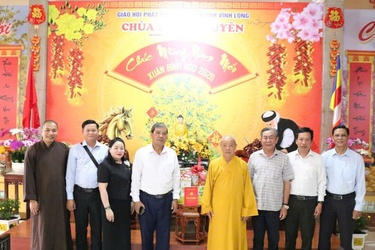 Đoàn lãnh đạo Tỉnh ủy Vĩnh Long chúc Tết Ban Trị sự GHPGVN tỉnh tại Văn phòng Thường trực 2 - chùa Lưỡng Xuyên (P.Trà Vinh)