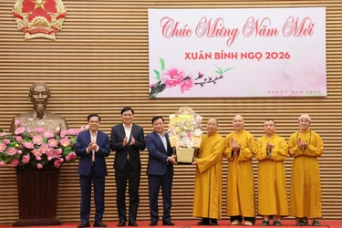 Ban Trị sự GHPGVN tỉnh Nghệ An tặng quà Tết đến lãnh đạo Tỉnh ủy