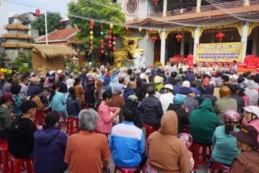 Các tự viện tổ chức phiên chợ 0 đồng, tặng quà Tết đến bà con khó khăn