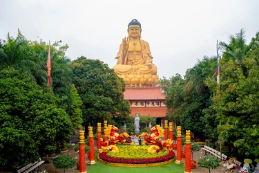 Đại tượng Phật A Di Đà, cao 72m được an vị tại chùa Khai Nguyên