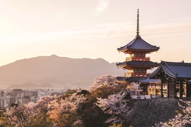 Bảo tháp của ngôi chùa Kyomizu-dera (清水寺, Thanh Thủy tự), Kyoto ngôi đại tự được công nhận là Di sản văn hóa thế giới tại Nhật Bản